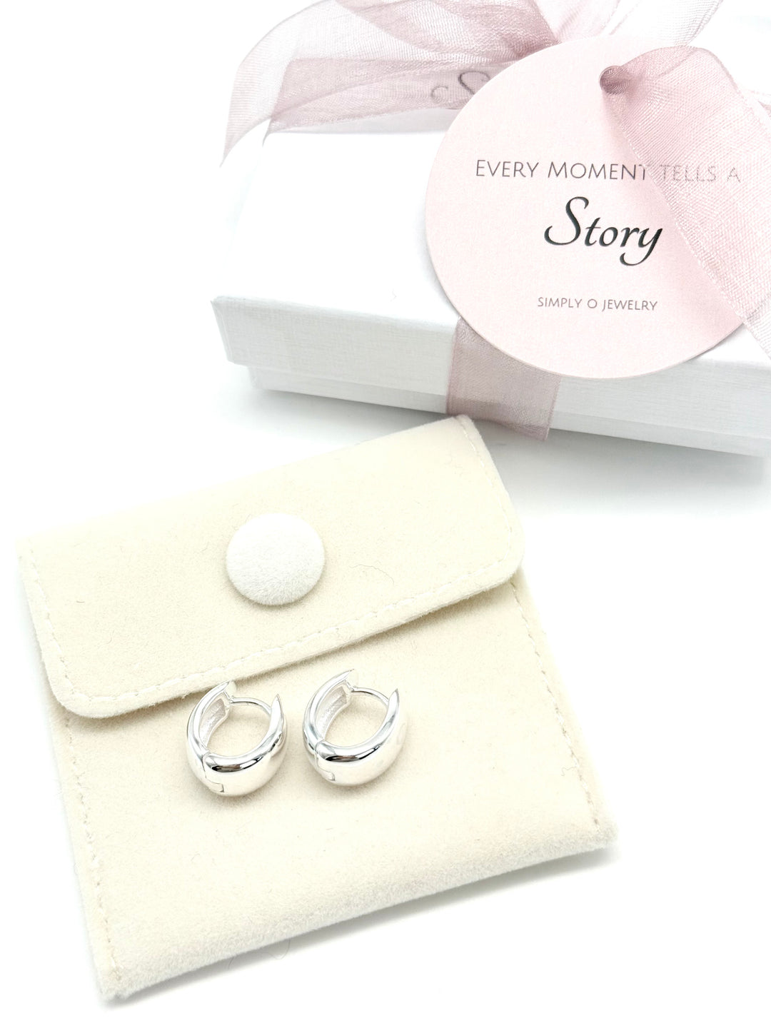Claire Hoops in 925 Sterling Silber in Schmuckbox mit Simply O Verpackung