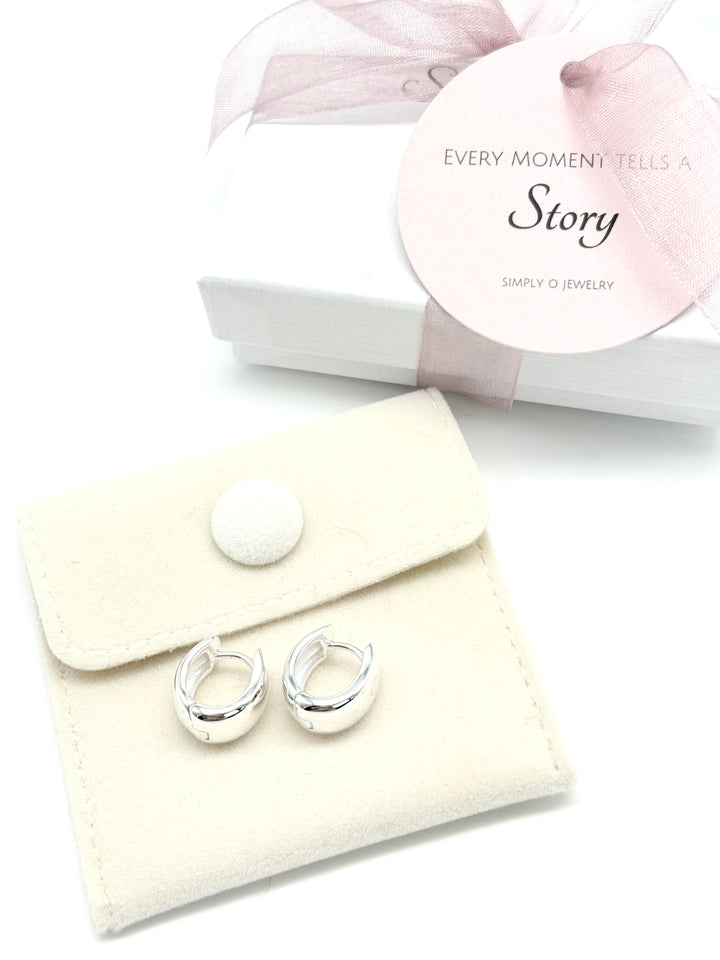 Claire Hoops in 925 Sterling Silber in Schmuckbox mit Simply O Verpackung