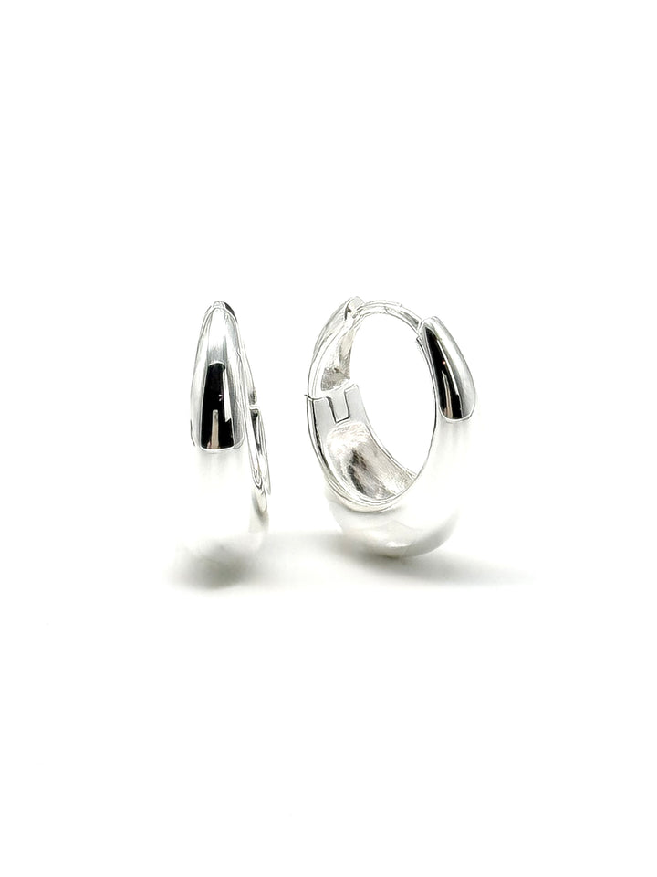 Mara Klappcreolen in 925 Sterlingsilber Front und Seitenansicht Produktbild - SimplyO