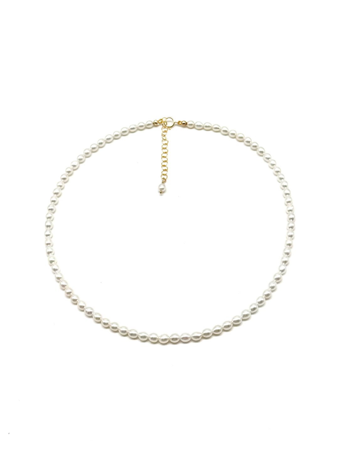 Sina Pearl Necklace, zarte Süßwasserperlen mit 4k Gold Filled, Produktaufnahme auf weißem Hintergrund