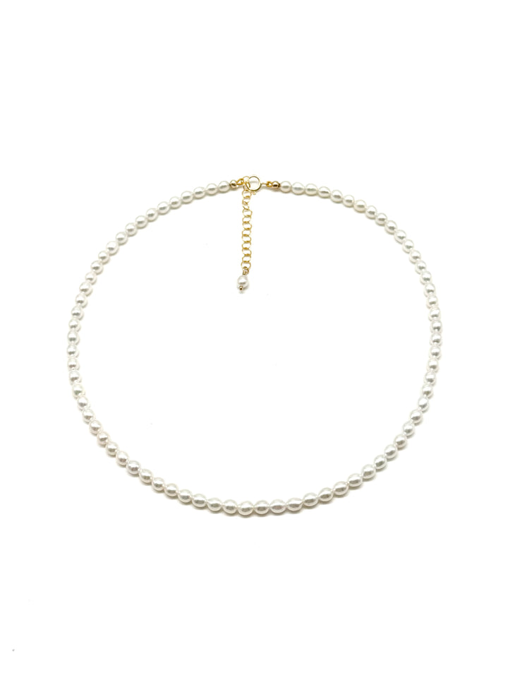 Sina Pearl Necklace, zarte Süßwasserperlen mit 4k Gold Filled, Produktaufnahme auf weißem Hintergrund