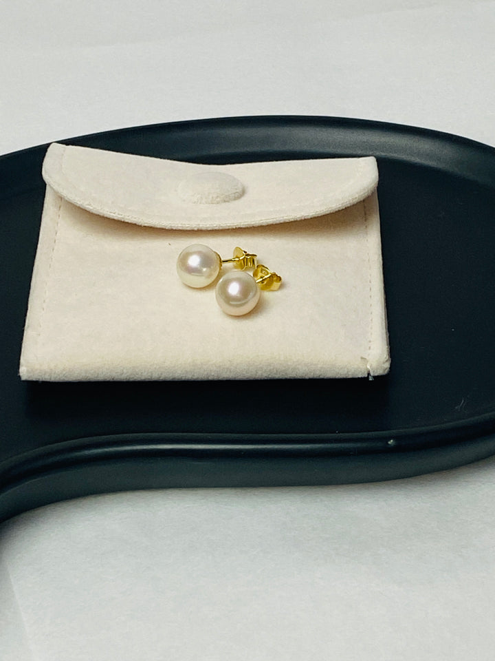 Nahaufnahme 8 mm Süßwasserperlen Ohrstecker aus 14k Gold – hoher Glanz